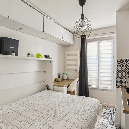 Small Comfortable Near Eiffel Tower Parigi